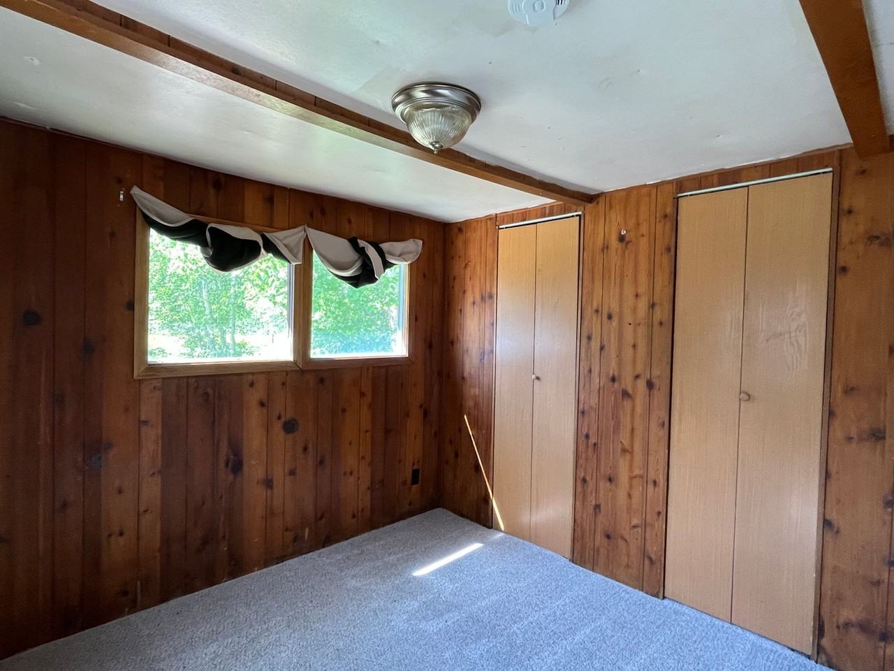 556 Reiner St - Photo 2 of 9