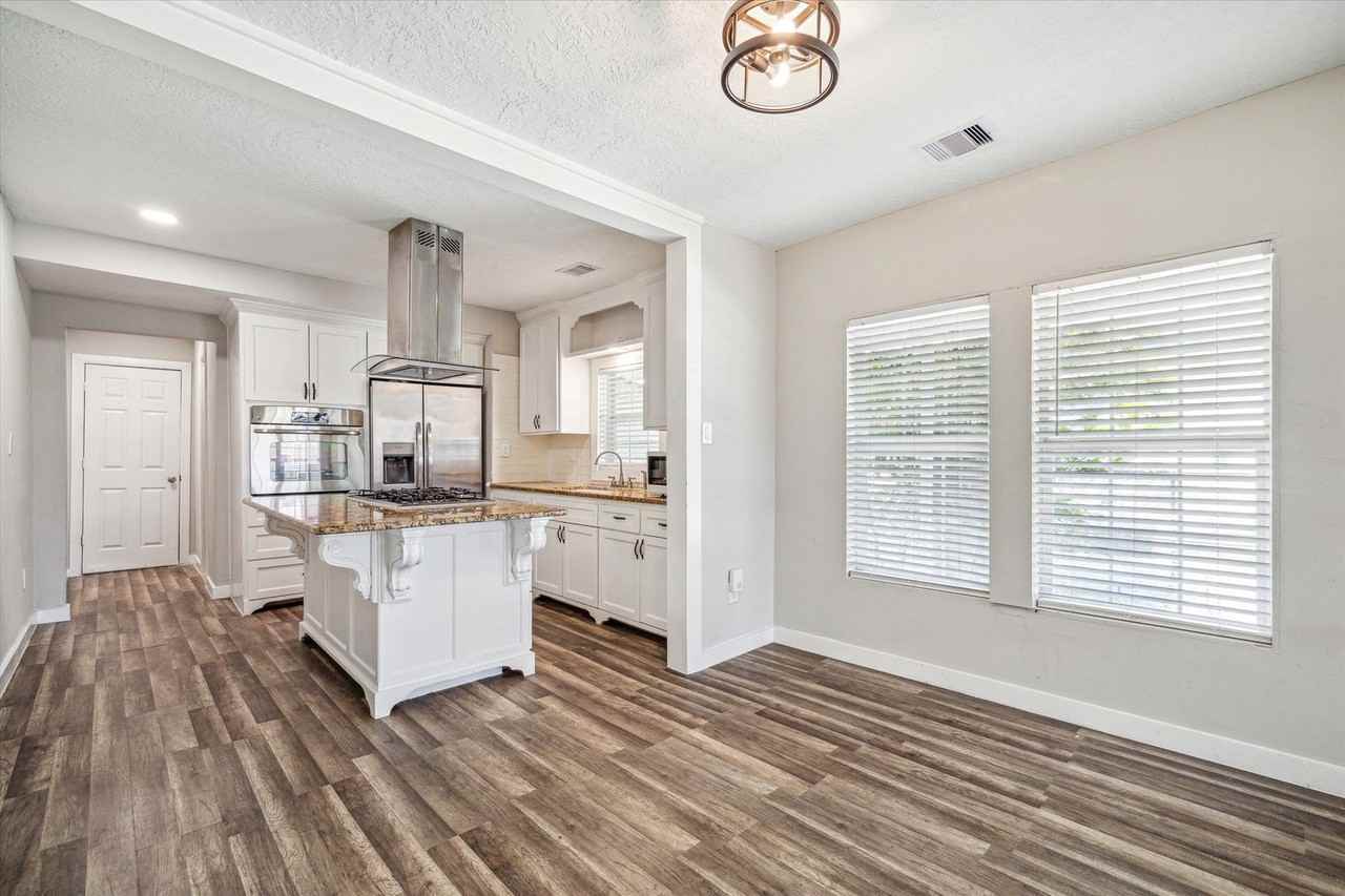 6812 Avenue Q - Photo 3 of 10