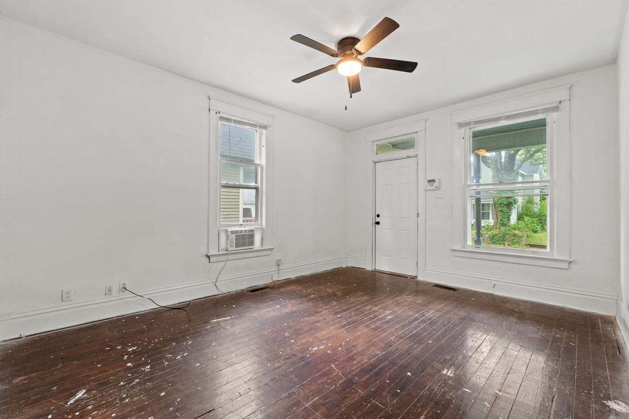 325 Greenwood Ave - Photo 2 of 25