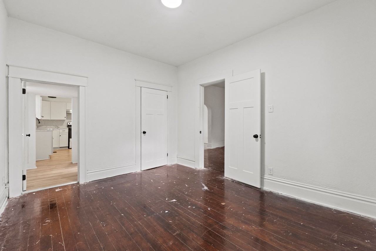 325 Greenwood Ave - Photo 3 of 25