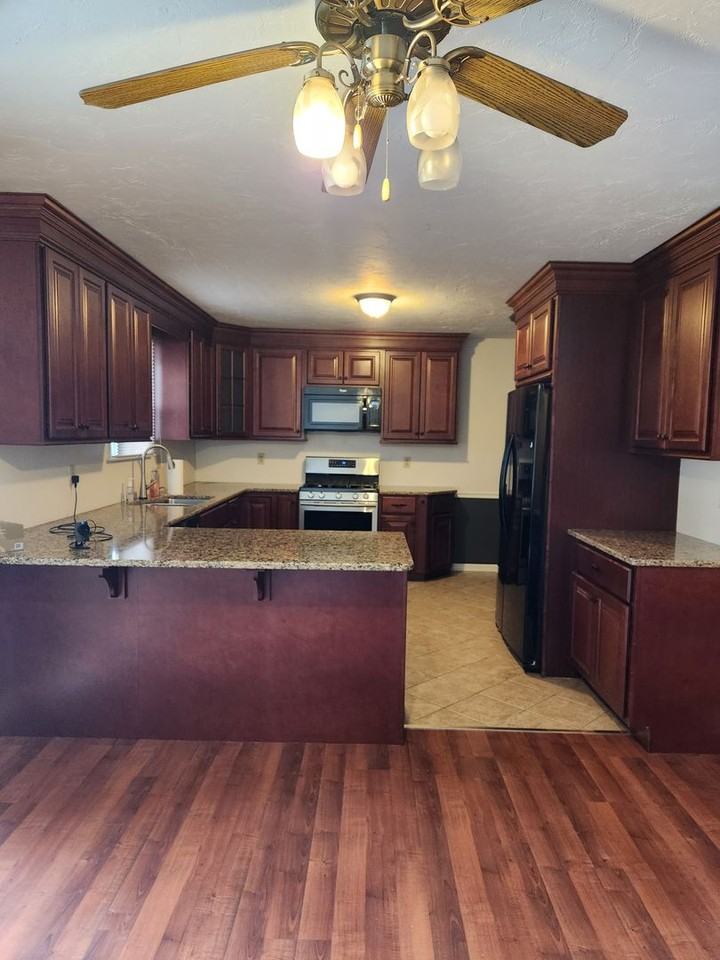 3 3 BR. 2 BATH - DALLASTOWN SCHOOL DIST - Photo 3 of 21