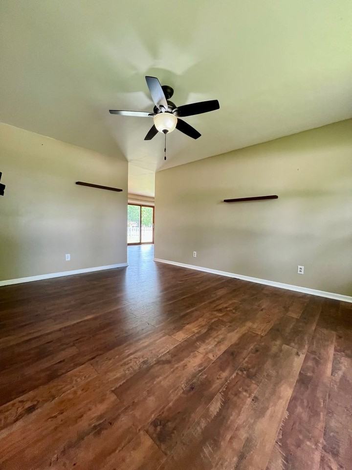 1728 Carlsbrook Ln - Photo 3 of 18