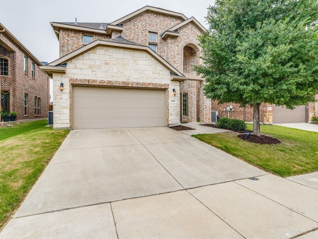 613 Blue Teal Pl - Photo 2 of 26
