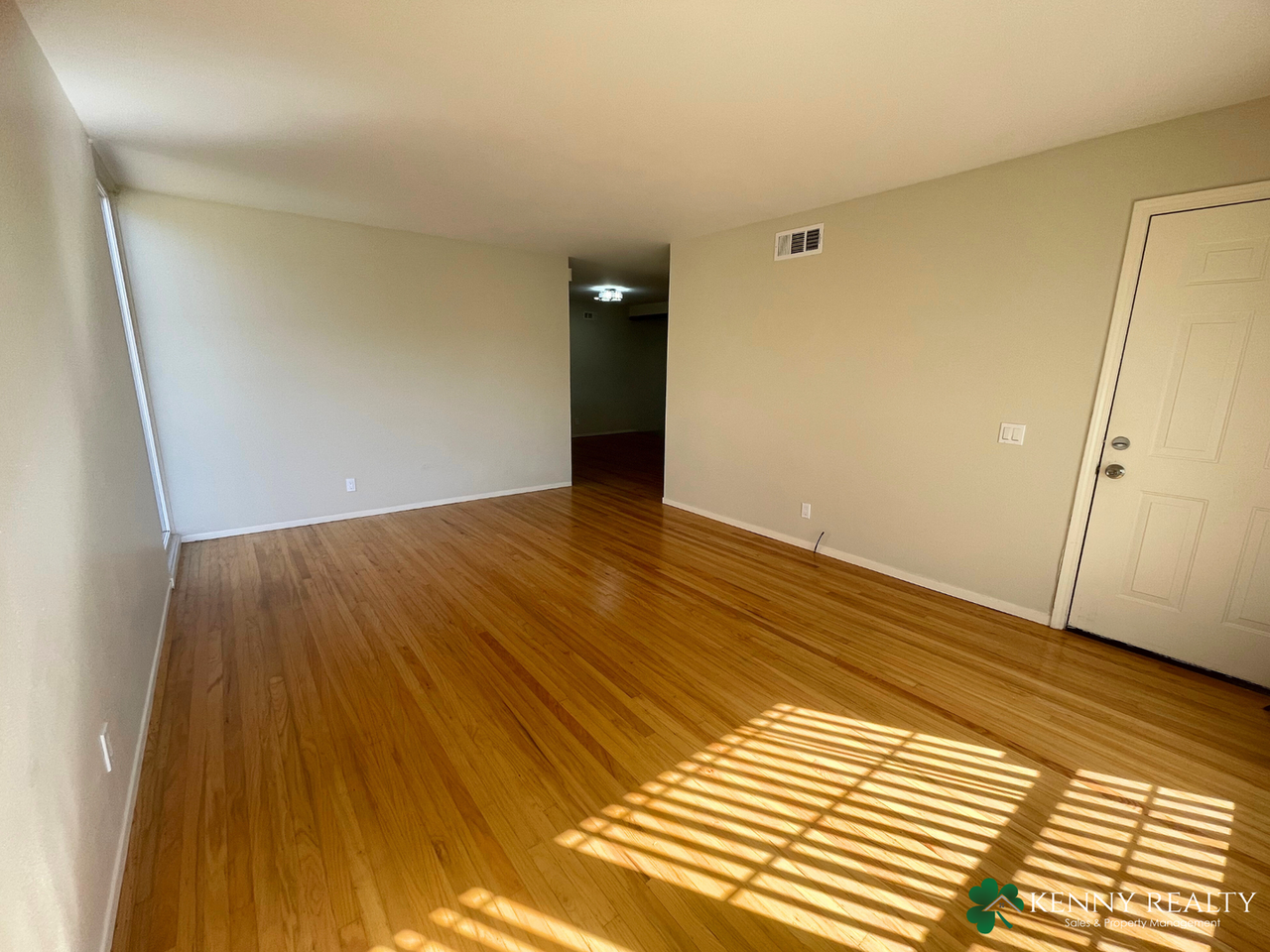 2835 Shannon Dr - Photo 2 of 29