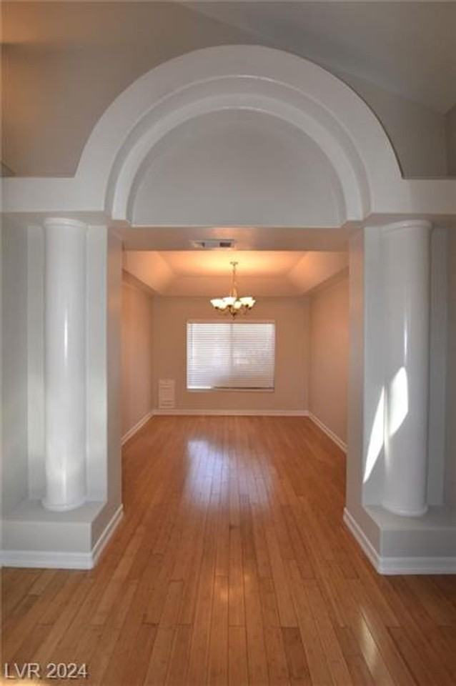 2111 Fountain Springs Dr - Photo 5 of 34