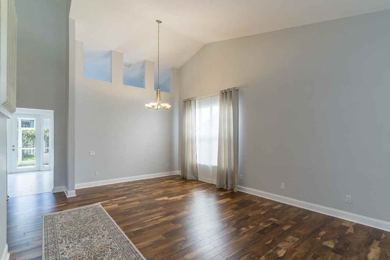 9406 Oak Meadow Ct - Photo 3 of 50