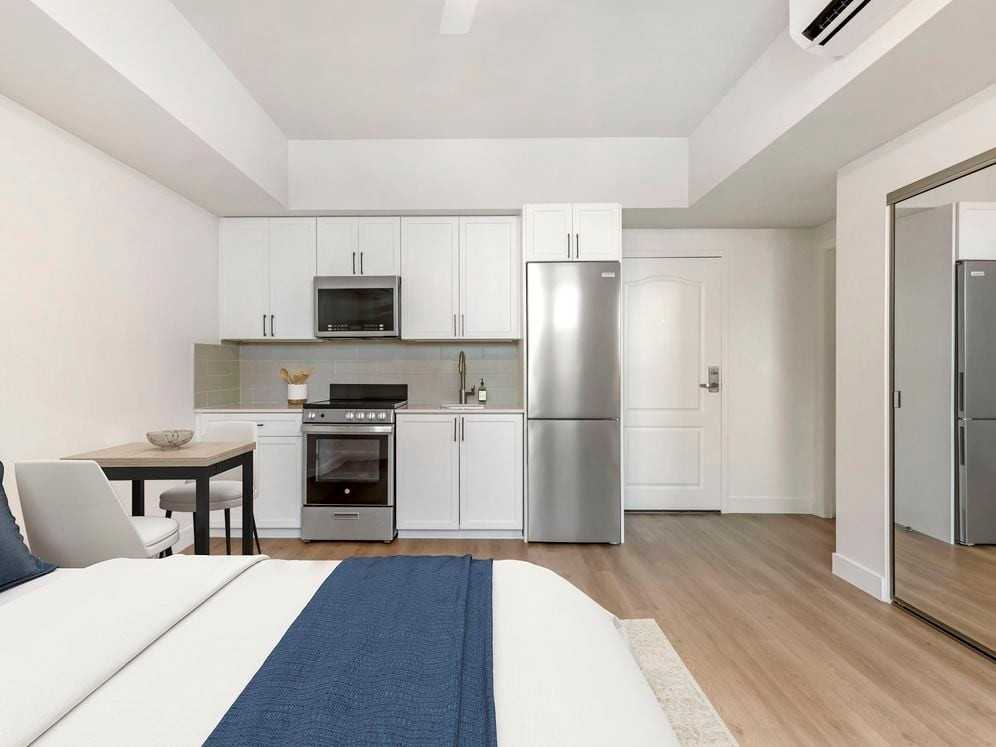 Avalon Wilshire - Photo 2 of 33