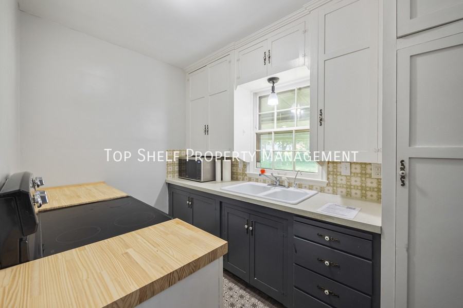 1624 45th St - Photo 3 of 17