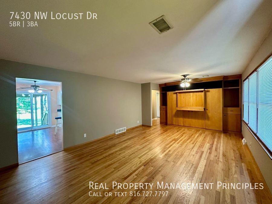 7430 Nw Locust Dr - Photo 2 of 35