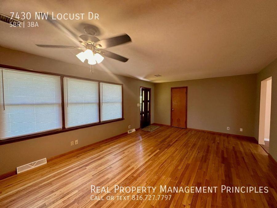 7430 Nw Locust Dr - Photo 3 of 35