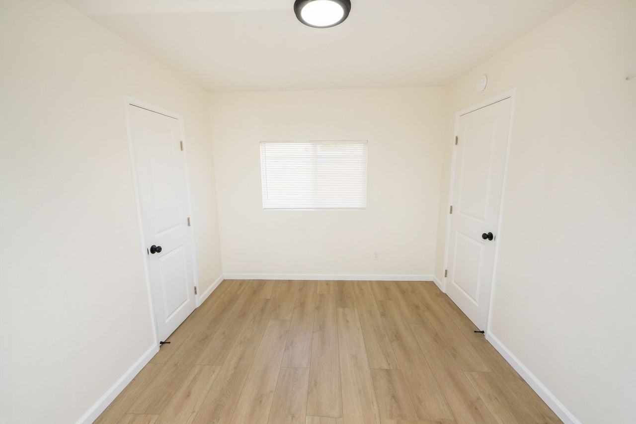 1053 Florence St - Photo 3 of 33