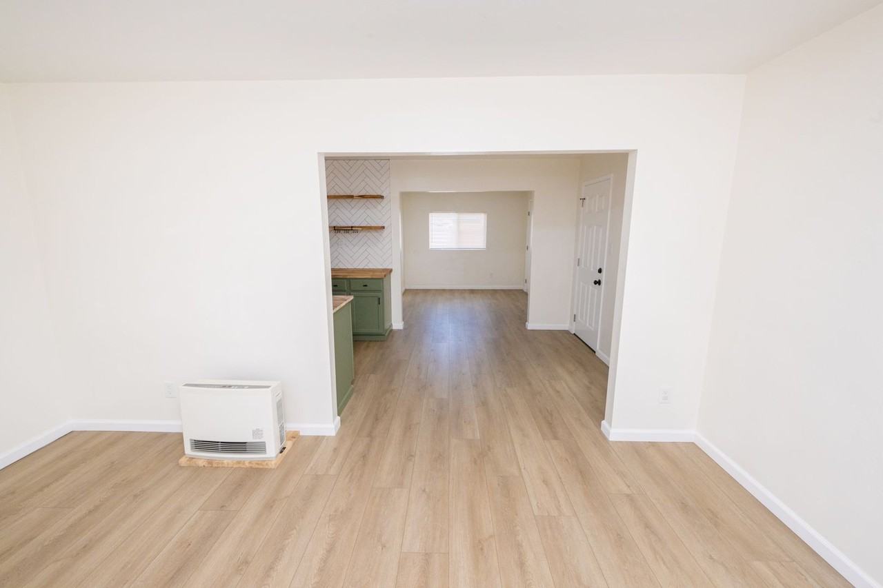 1053 Florence St - Photo 4 of 33