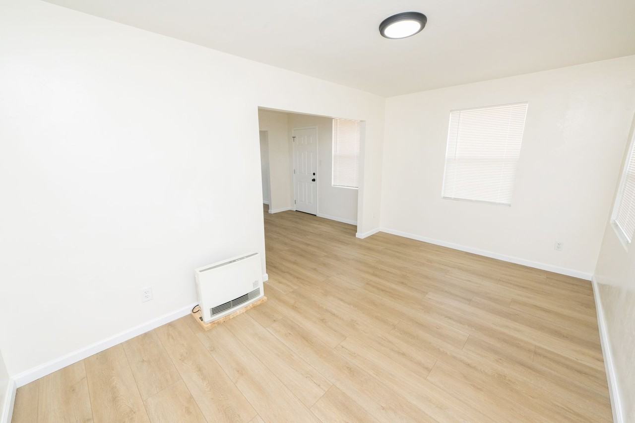 1053 Florence St - Photo 6 of 33
