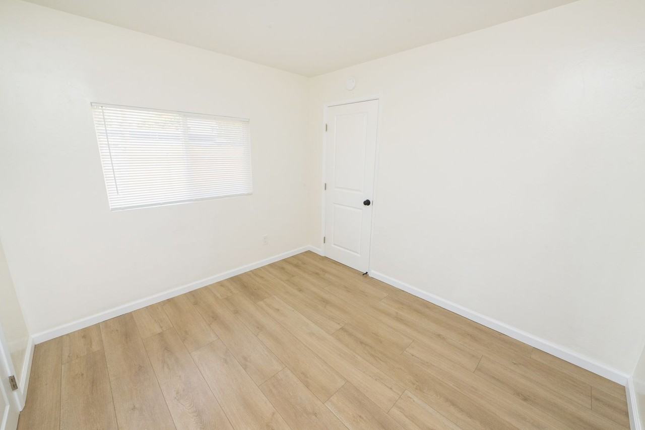 1053 Florence St - Photo 7 of 33