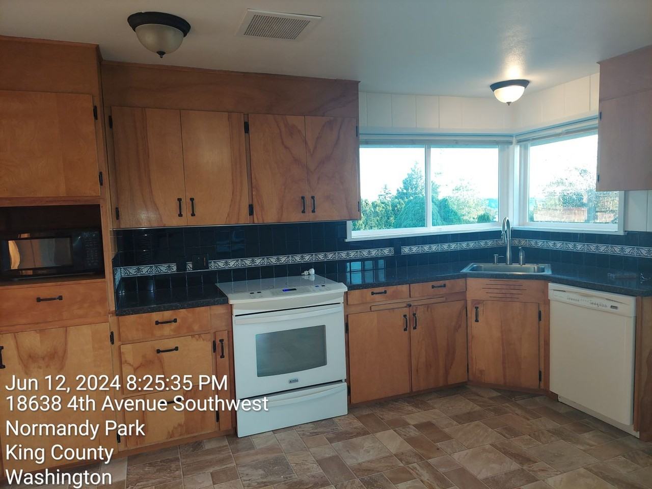 18638 4th Ave Sw - Photo 3 of 16