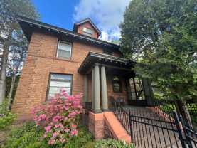 1621 E Superior St Apt 2b #2B - Photo 1 of 1