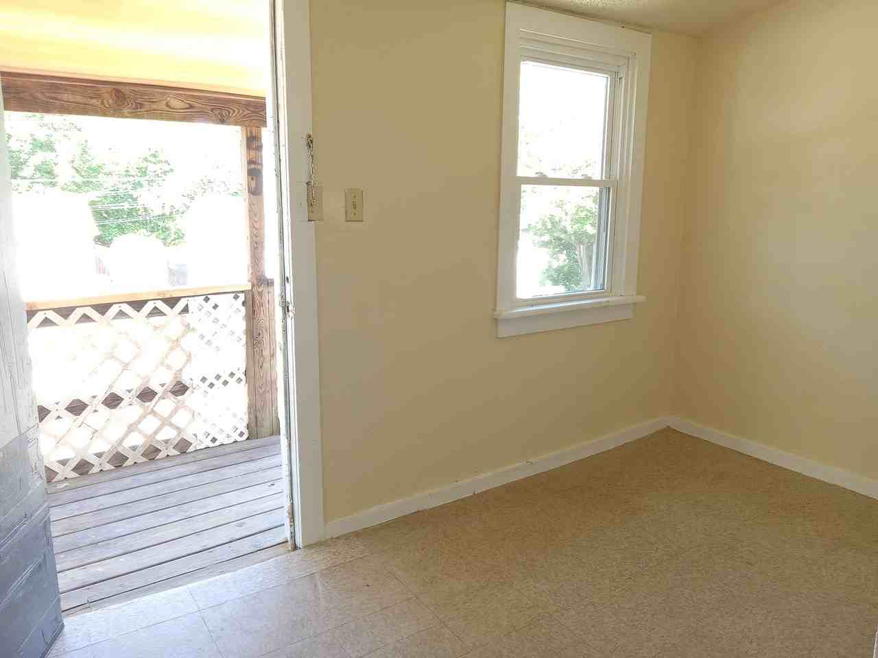 229 Baltimore Ave - Photo 3 of 19