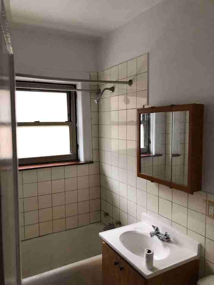 6747 South Oglesby - Photo 2 of 4