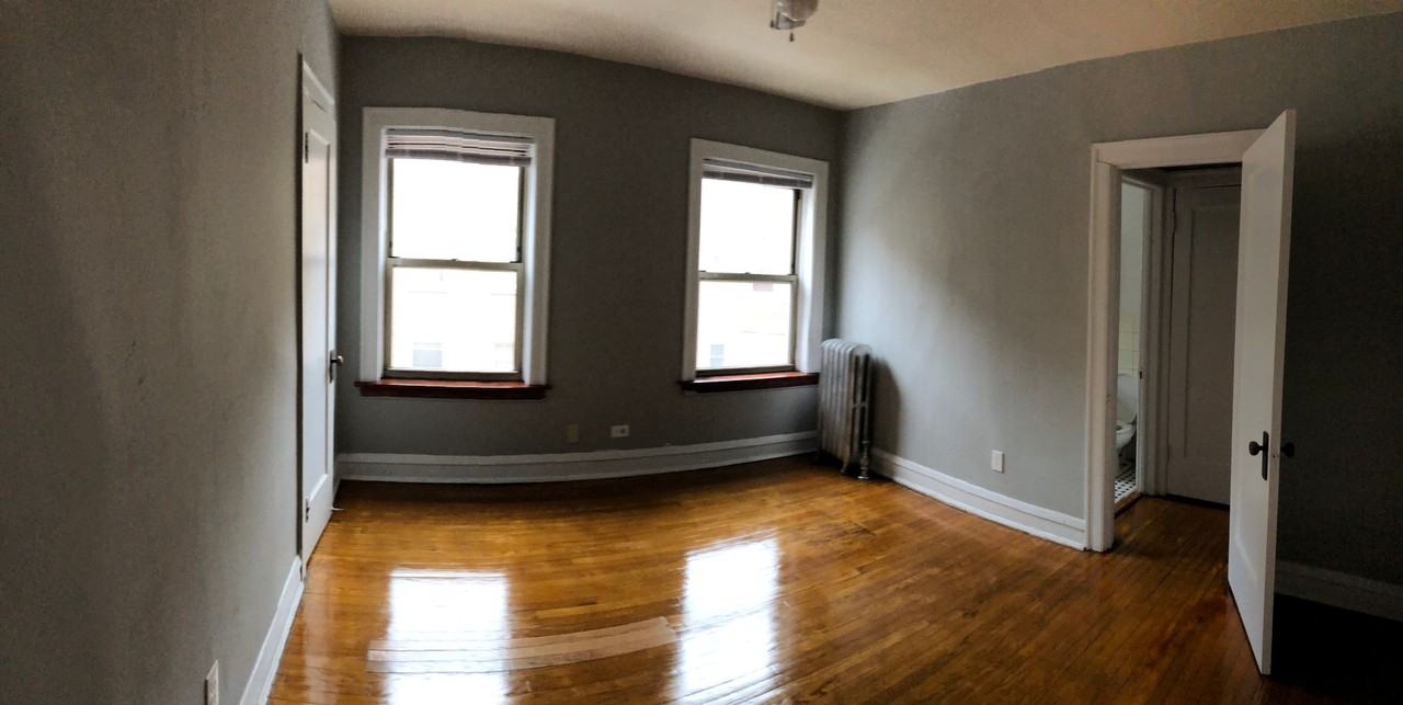 6747 South Oglesby - Photo 3 of 4