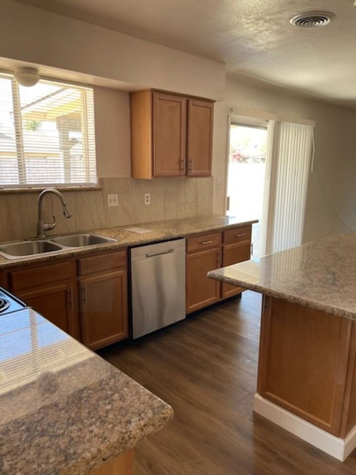 1740 E Hilton Ave - Photo 5 of 32