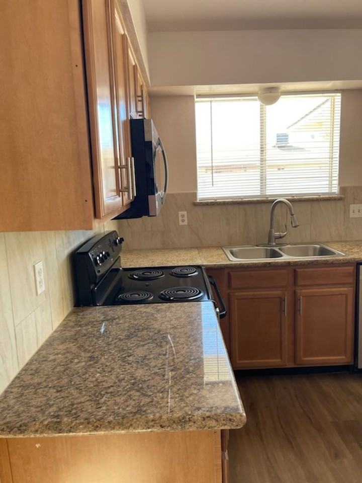 1740 E Hilton Ave - Photo 6 of 32