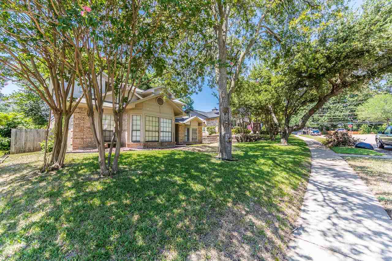 2710 Francisco Dr - Photo 3 of 39