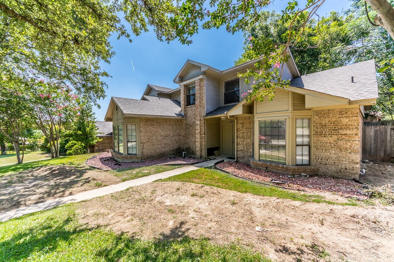 2710 Francisco Dr - Photo 5 of 39