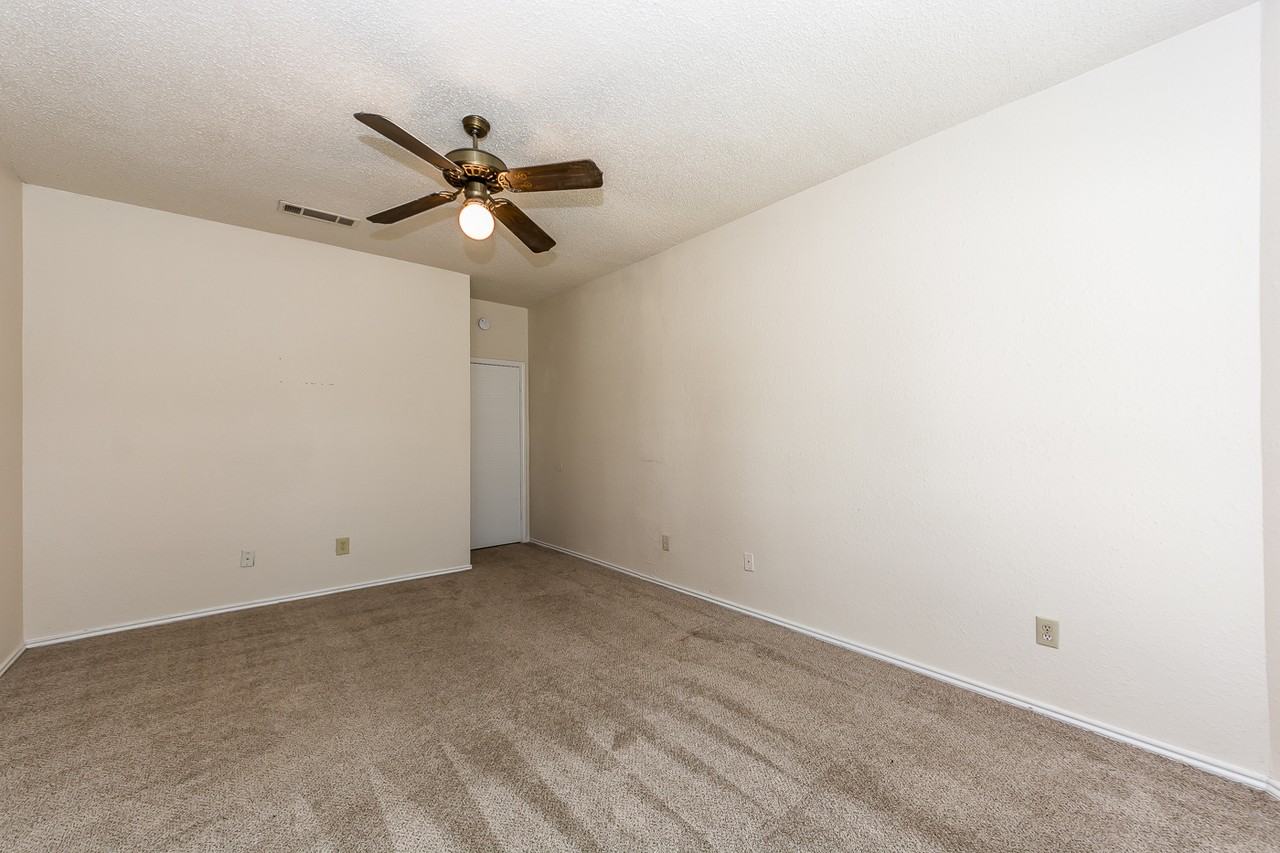 2710 Francisco Dr - Photo 6 of 39