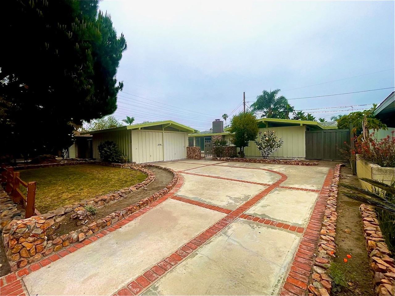 7240 E Rosebay St - Photo 2 of 33