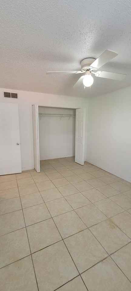 415 Wymore Rd - Photo 4 of 33