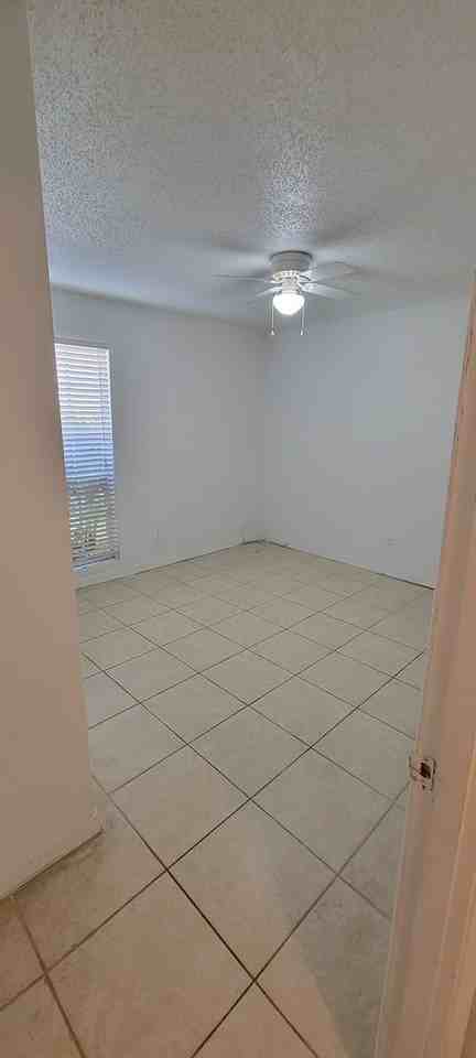 415 Wymore Rd - Photo 7 of 33