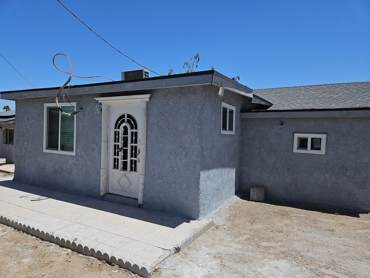 1181 W 8th Pl - Photo 2 of 9