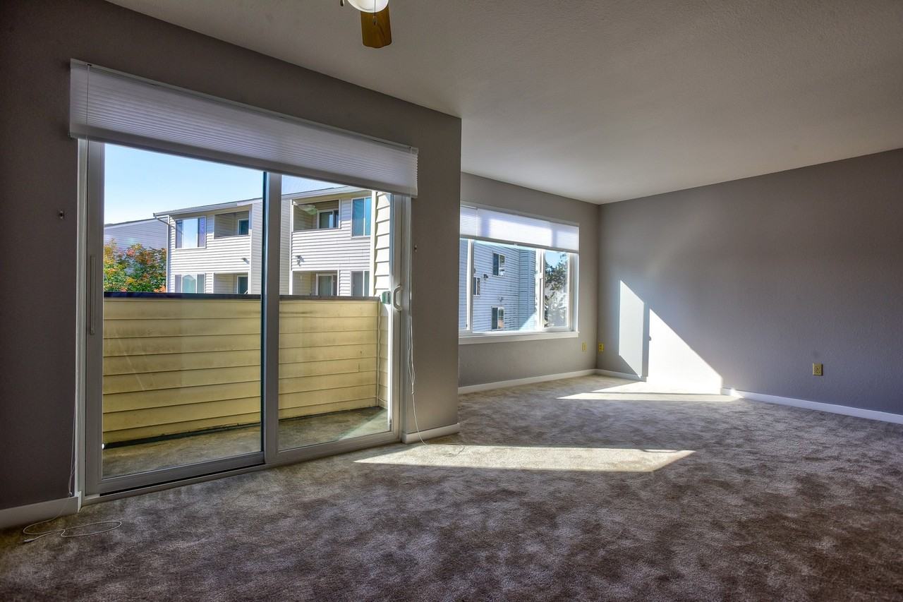 20301 19th Ave Ne - Photo 5 of 16