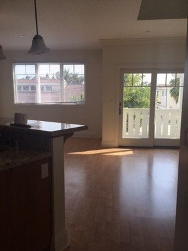 4642 Carpinteria Ave - Photo 3 of 9