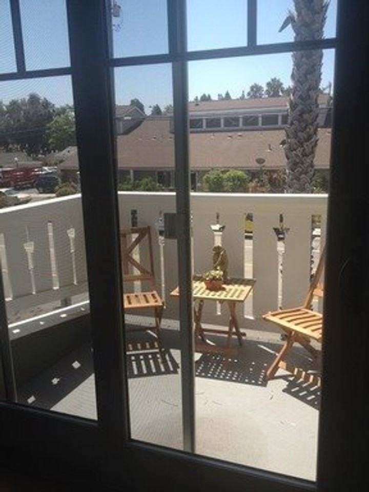 4642 Carpinteria Ave - Photo 5 of 9