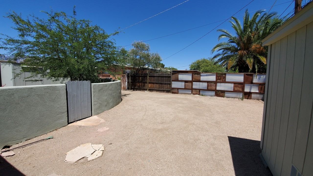 2934 East Cushman Drive - Photo 2 of 11