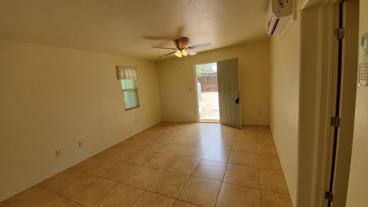 2934 East Cushman Drive - Photo 4 of 11