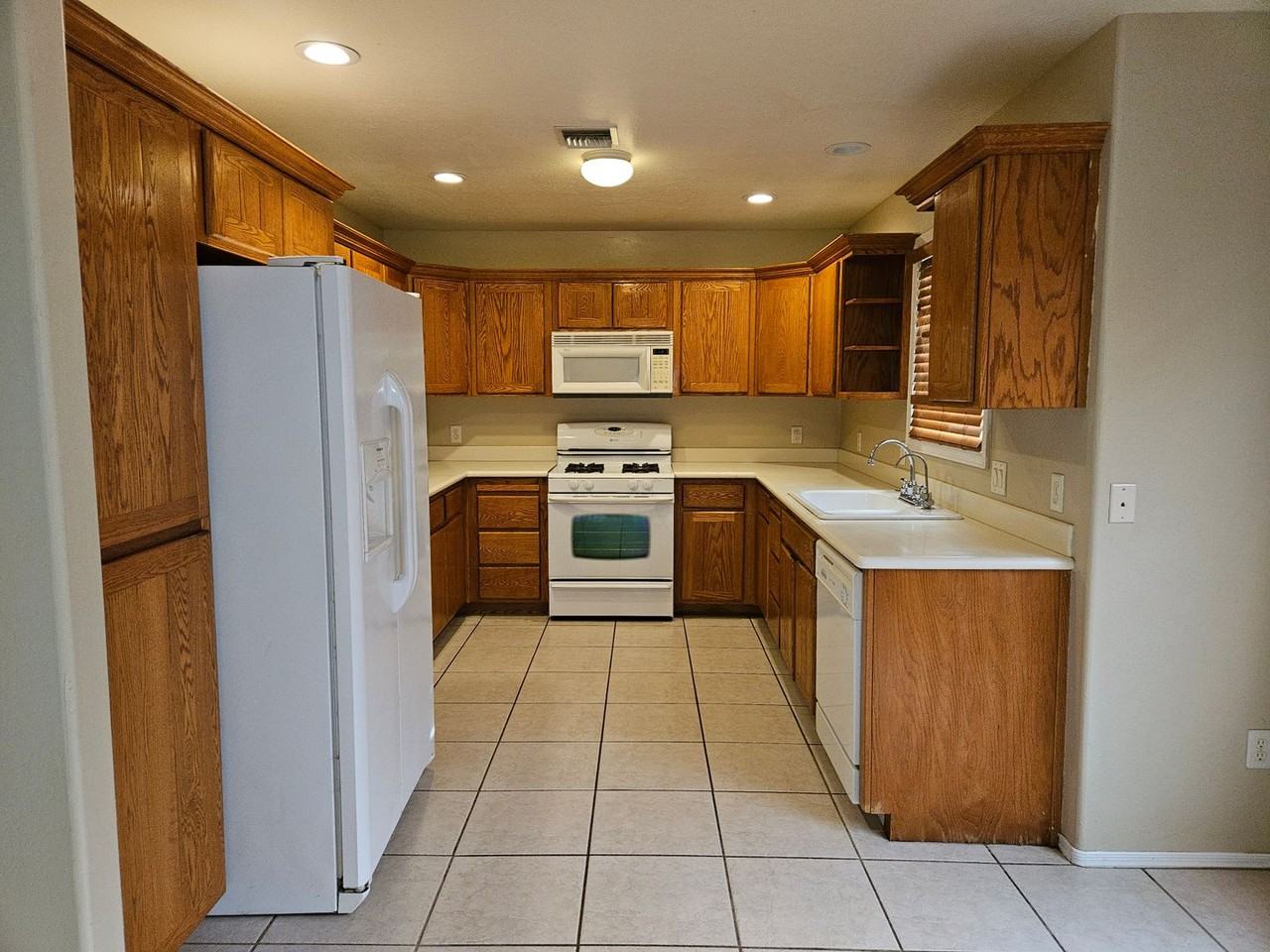 10363 S Avenida La Primera - Photo 3 of 16