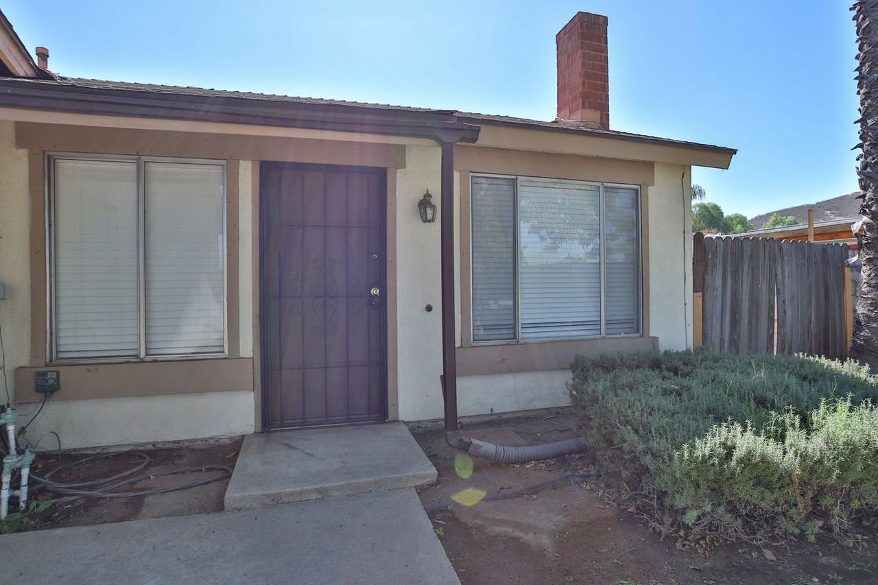 10702 Haymarket Dr - Photo 3 of 30