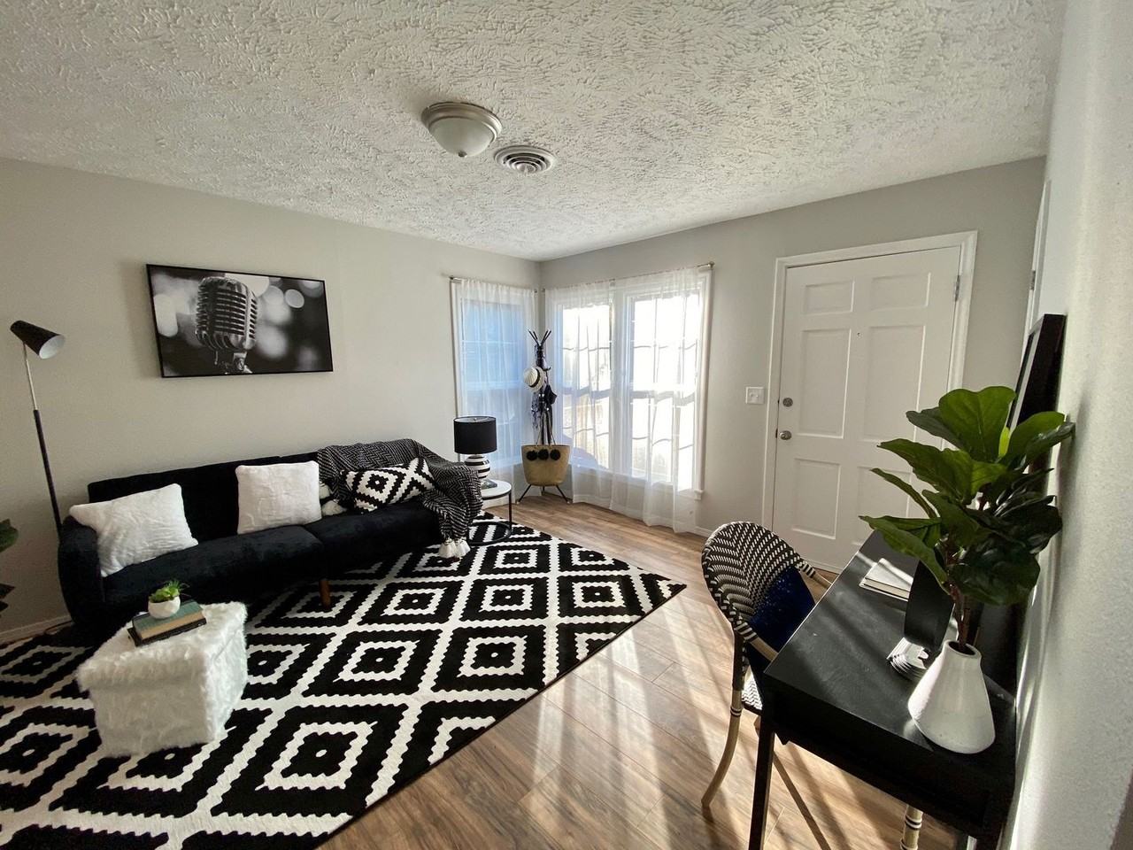 704 W 15th Ave - Photo 2 of 11