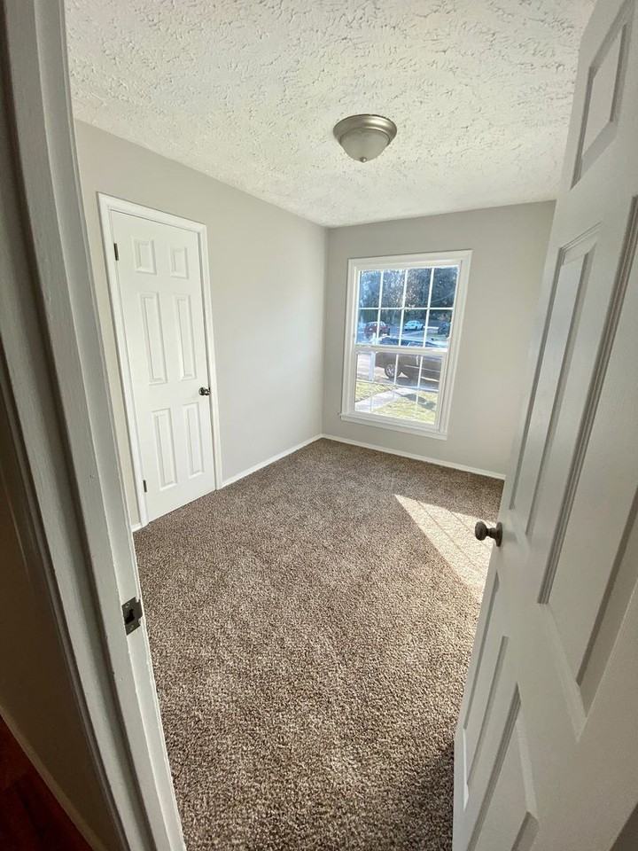 704 W 15th Ave - Photo 6 of 11