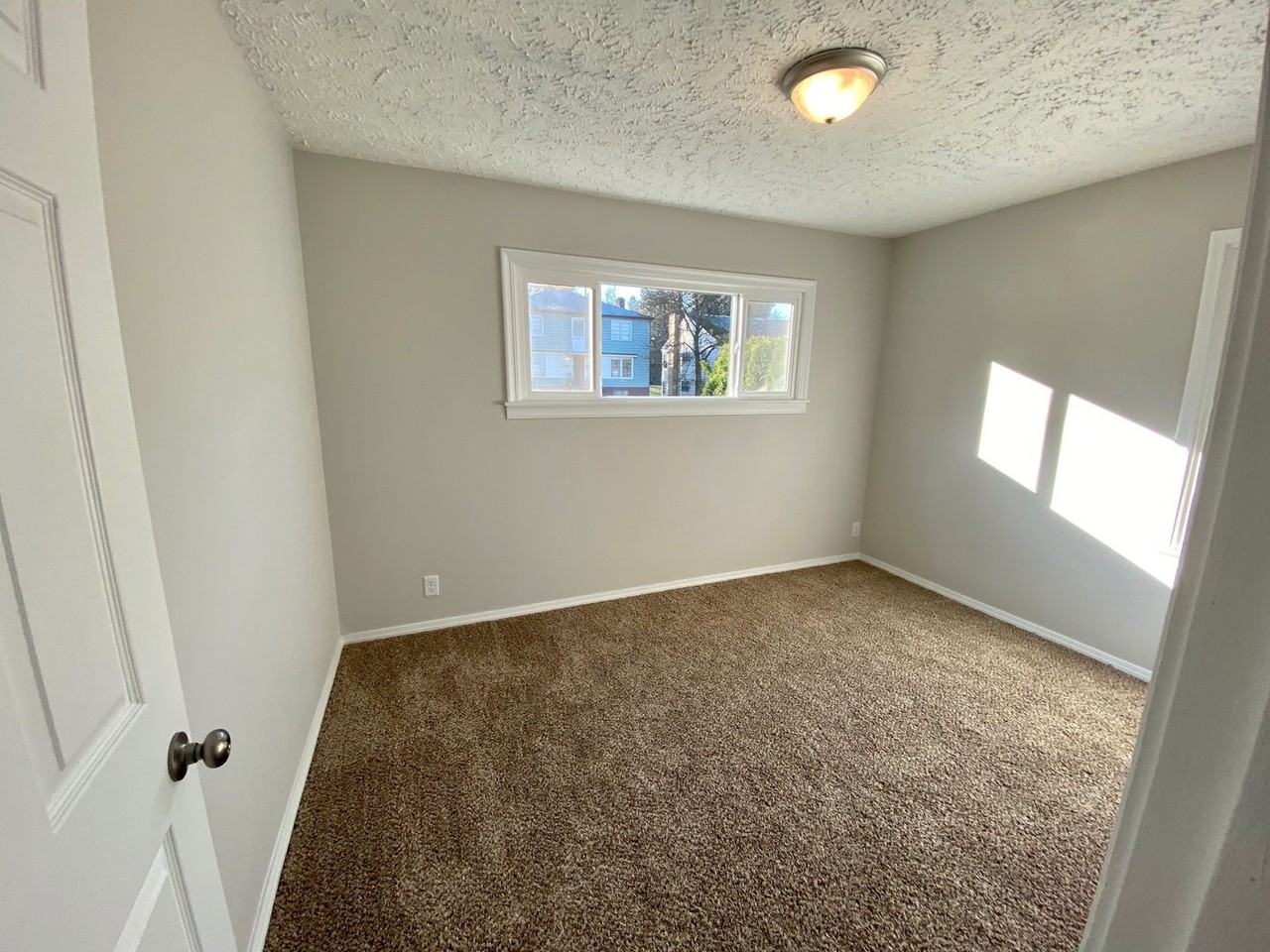 704 W 15th Ave - Photo 7 of 11