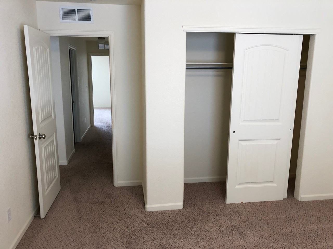 5008 Rock Springs St - Photo 5 of 15