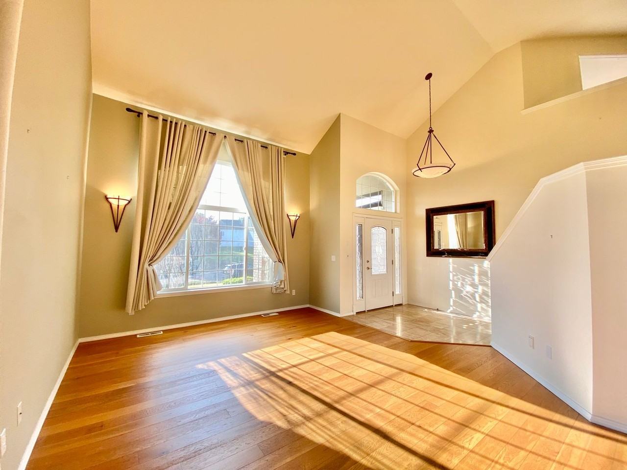 805 Majesty Heights Dr - Photo 2 of 38