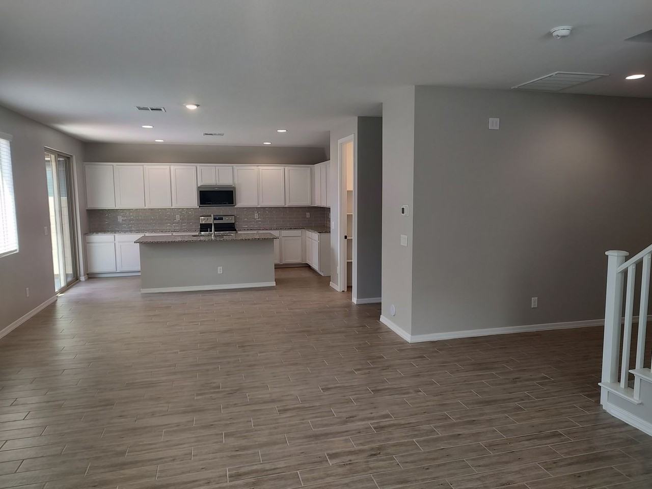 9353 E Saturn Ave - Photo 4 of 25