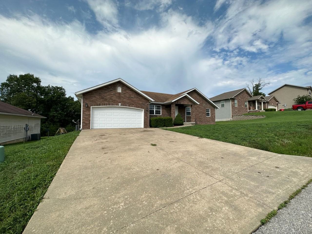 16324 Heartland Ln - Photo 3 of 31