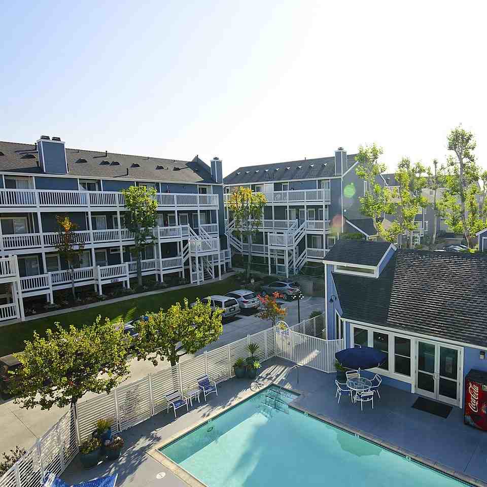 The Grand Terrace Apartments - Photo 4 of 36