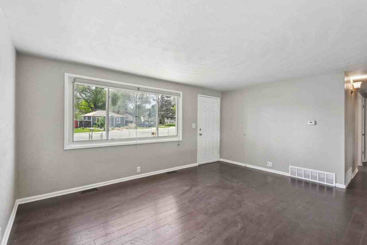 98 Alcott St - Photo 2 of 20