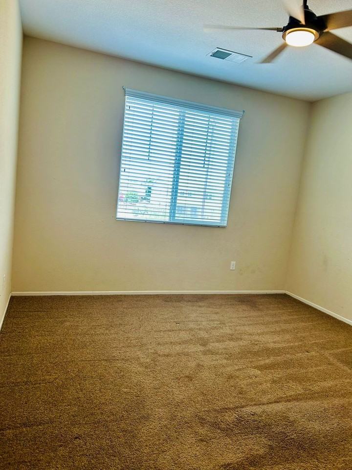 417 Sunrise Ct #4 - Photo 4 of 16