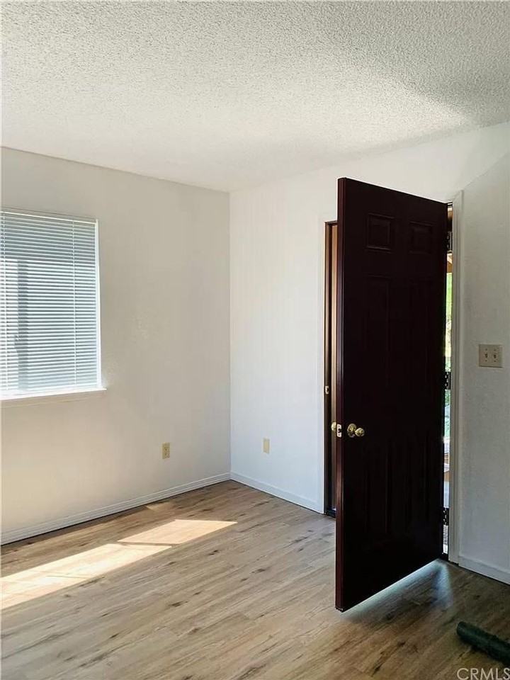 1851 Shasta St - Photo 2 of 9